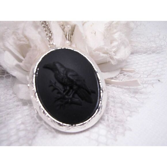RAVEN black Locket CROW Cameo Necklace Pendant - Picture 2 of 8